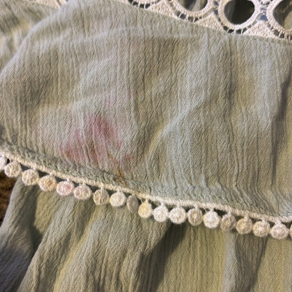 Off the shoulder - Picture 2 of 2